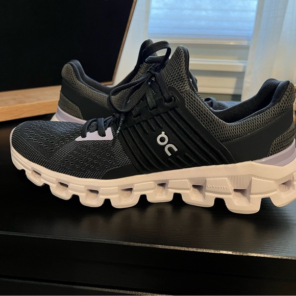 On Running - like new Cloudswift shoes - Picture 7 of 7